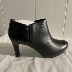CLARKS WOMEN’S ADRIEL LILY BLACK 7.5