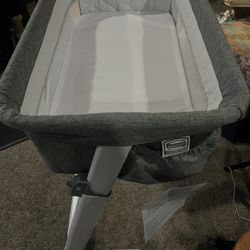 Simmons Baby Bassinet 