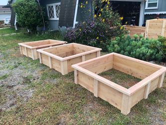 Custom made privacy wall Garden bed raised elevated planter box with legs 3 4 5 6 ft long cedar redwood