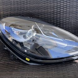 2019 2020 2021 2022 Porsche Macan Right Passenger Side Full LED Headlight OEM 95B941010AR