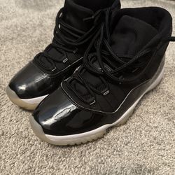 Air Jordan 11 (M 9.5)