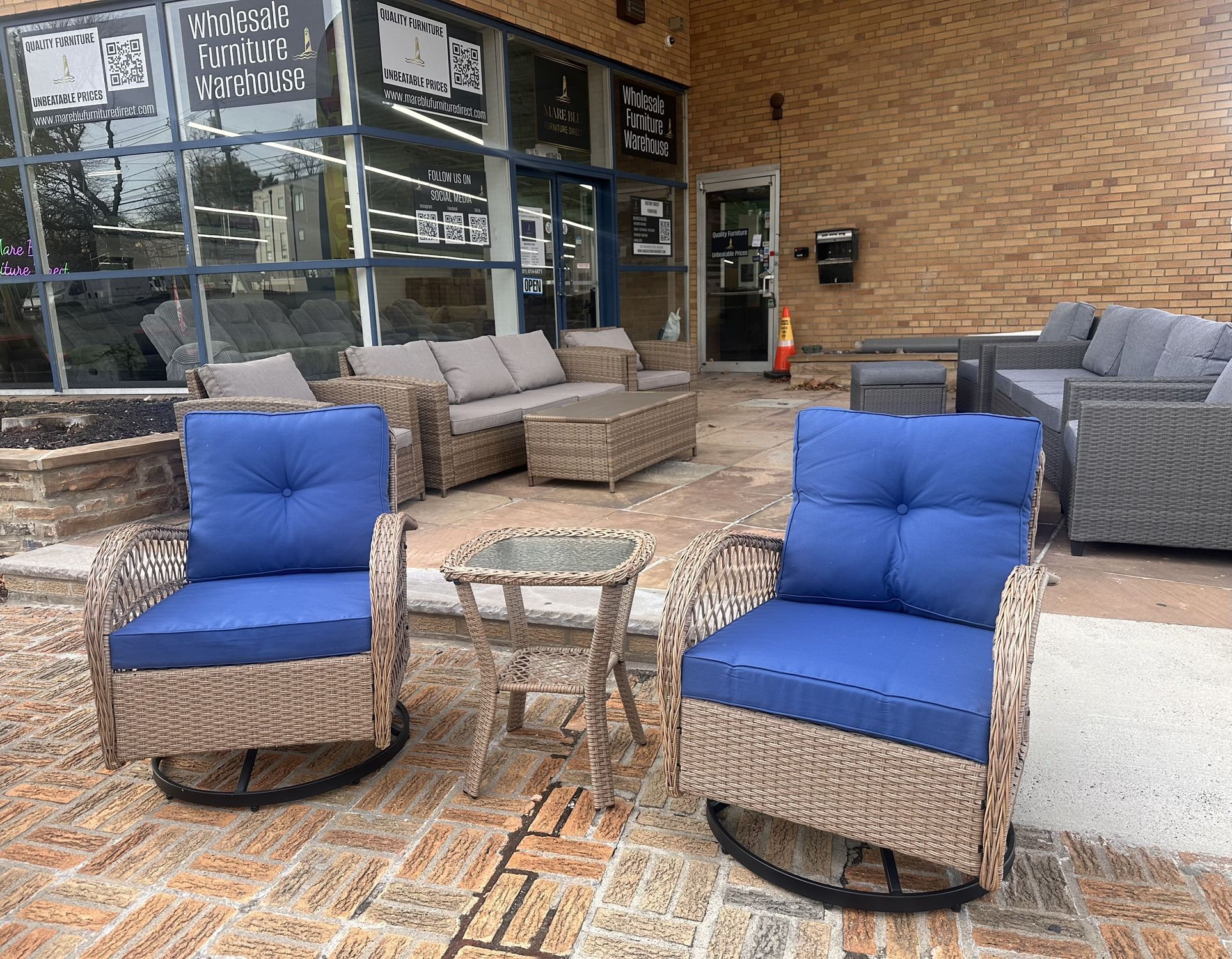 3pc Outdoor Patio Chat Set (BRAND NEW) Swivel chairs