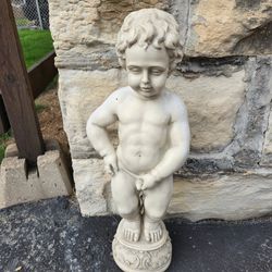 Design Toscano The Peeing Boy of Brussels Resin Material 26" Tall Piped Statue Water Pond Fountain