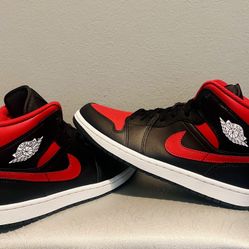 Air Jordan 1 Mid Men’s    Size 8.5
