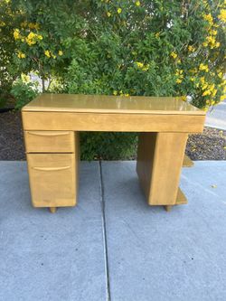 Vintage Hollywood Wakefield Desk ( Can Deliver For $10 )