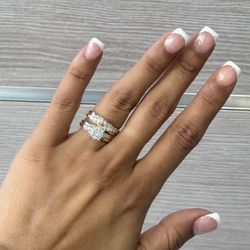 Woman’s Diamond Engagement Ring Set 