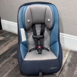 REAR AND FORWARD FACING CONVERTIBLE CAR SEAT