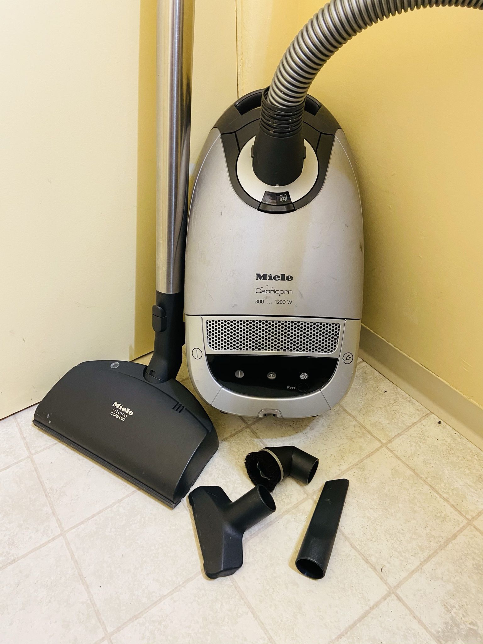 Miele Capricorn Canister Vacuum Cleaner
