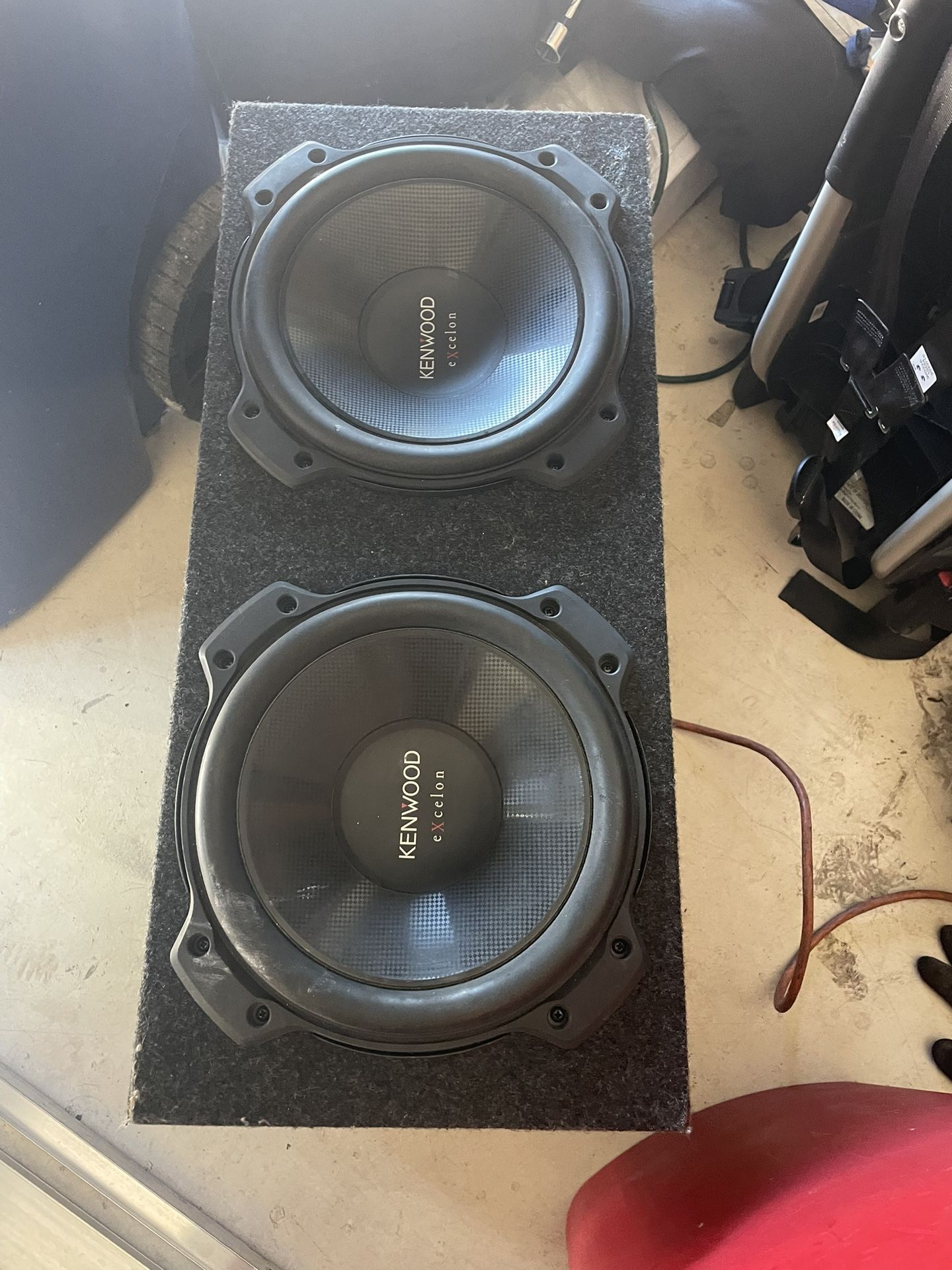 2 10in Kenwood Subs/ Box & 1500 Watt Amp