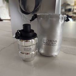 Viktor & Rolf Spicebomb Metallic Musk Eau De Parfum