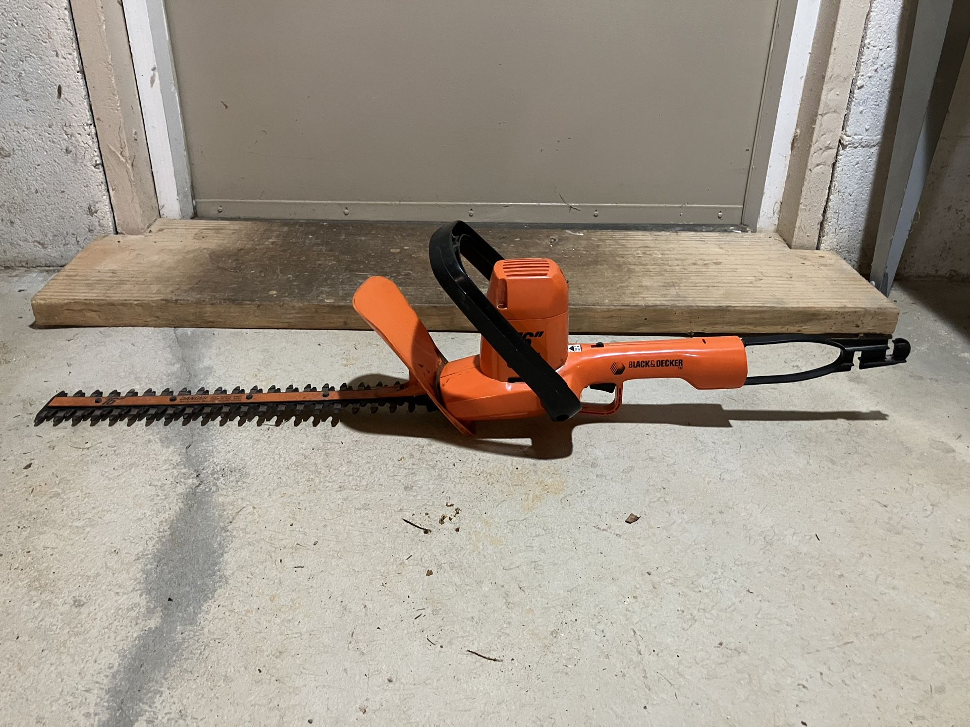 Black & Decker Hedge Hog 20” dual action hedge trimmer