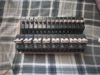 Eaton Type CH Circuit Breakers Lot