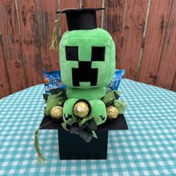 MINECRAFT CREEPER GRADUATION ARRANGEMENT