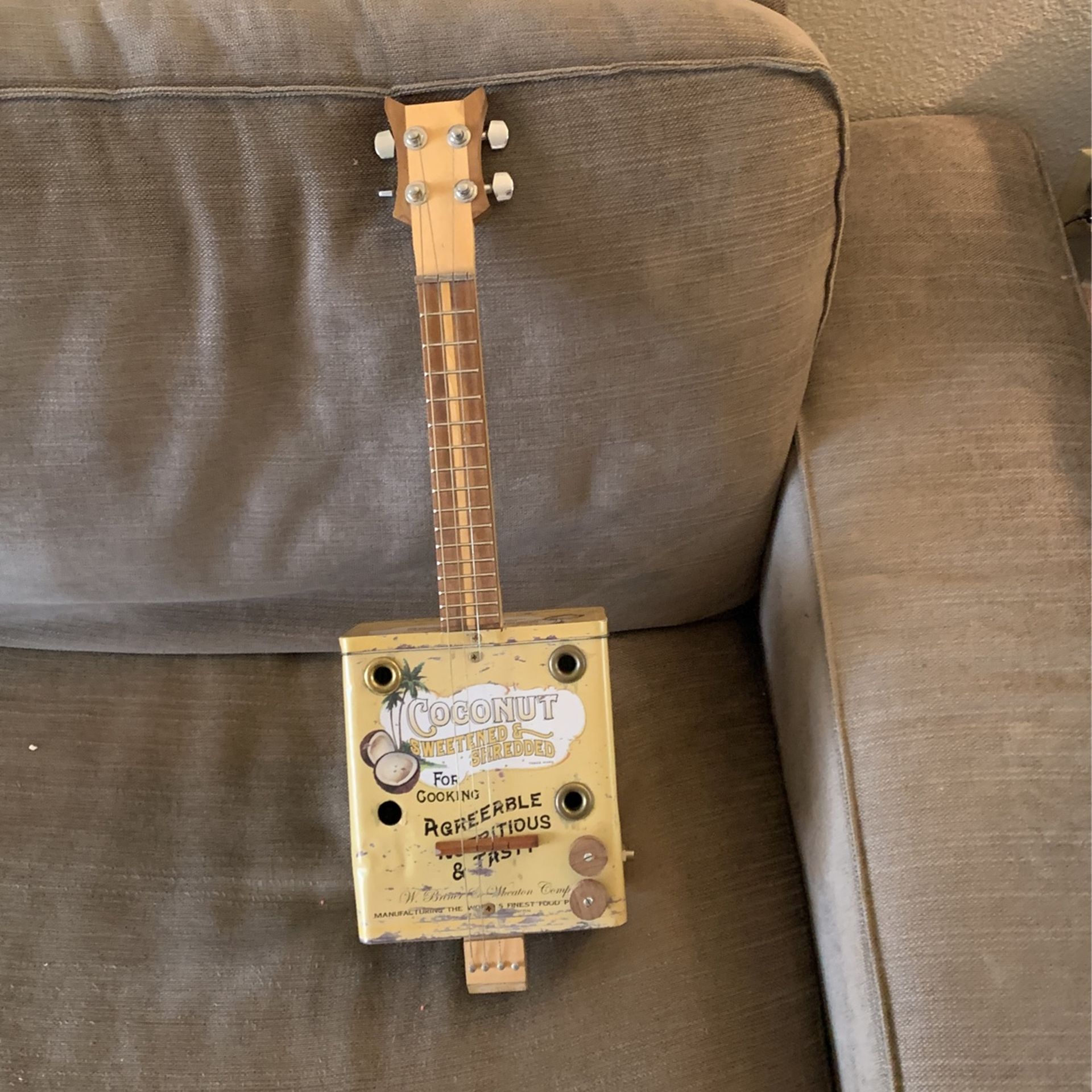 Handmade electric can guitar