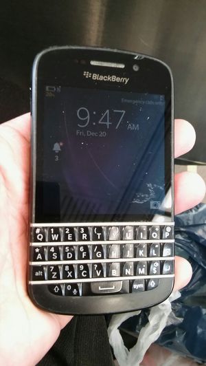 Photo Blackberry Q10 Unlocked Used in good condition some scratches and scuffs. Refurbished