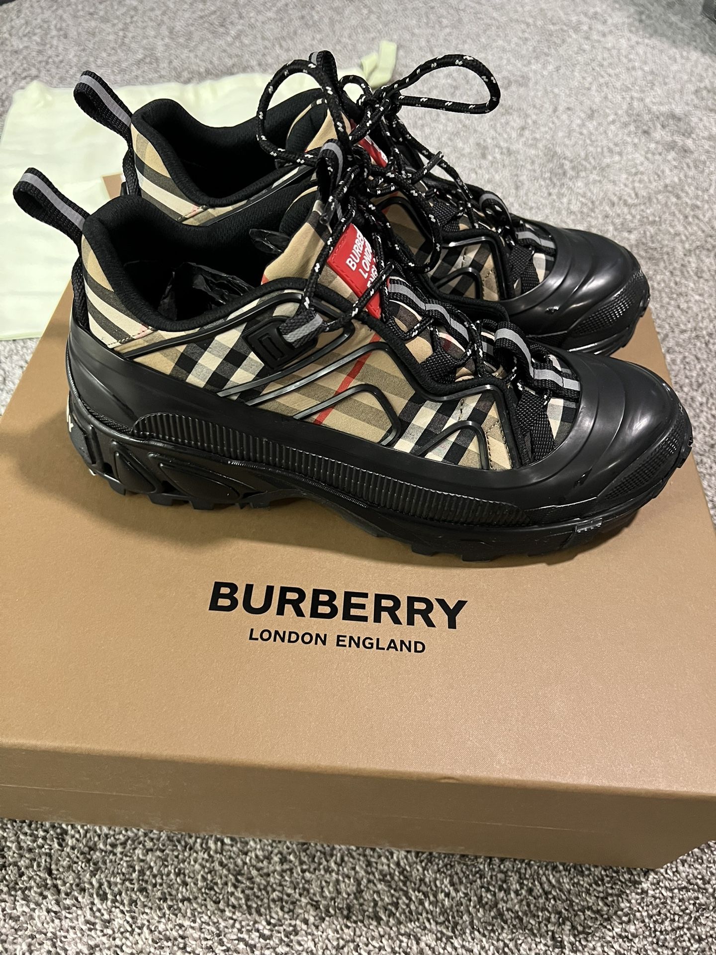 Men’s Burberry Shoes 8.5