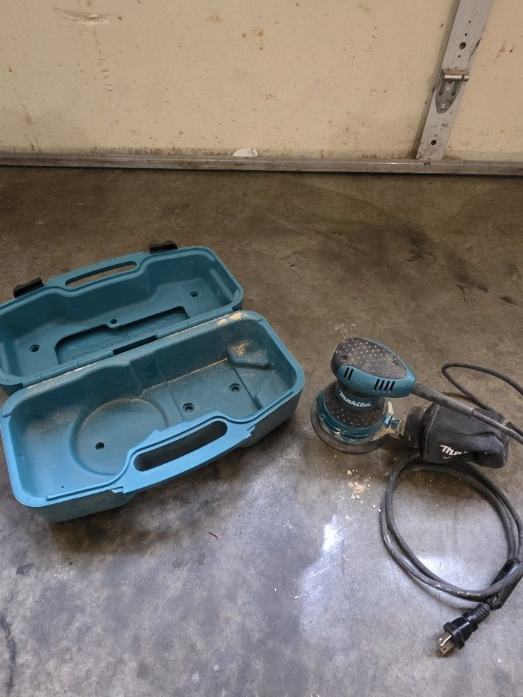 Makita BO5030 3amp 5in Random Orbital Sander