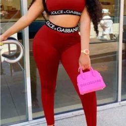 WOMEN'S ELEGANT WORK OUT OUTFIT SMALL OR MEDIUM