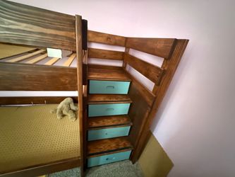Staircase bunk beds