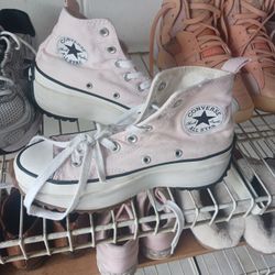 Converse WOMENS SIZE 7