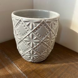 Pretty ceramic plant pot.  Gray/brown.
