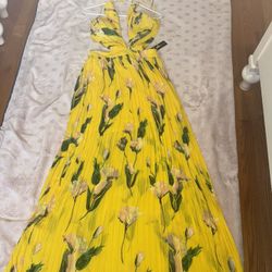 Fashion Nova Cut Out Halter Maxi Dress, Size Medium , New Whit Tags