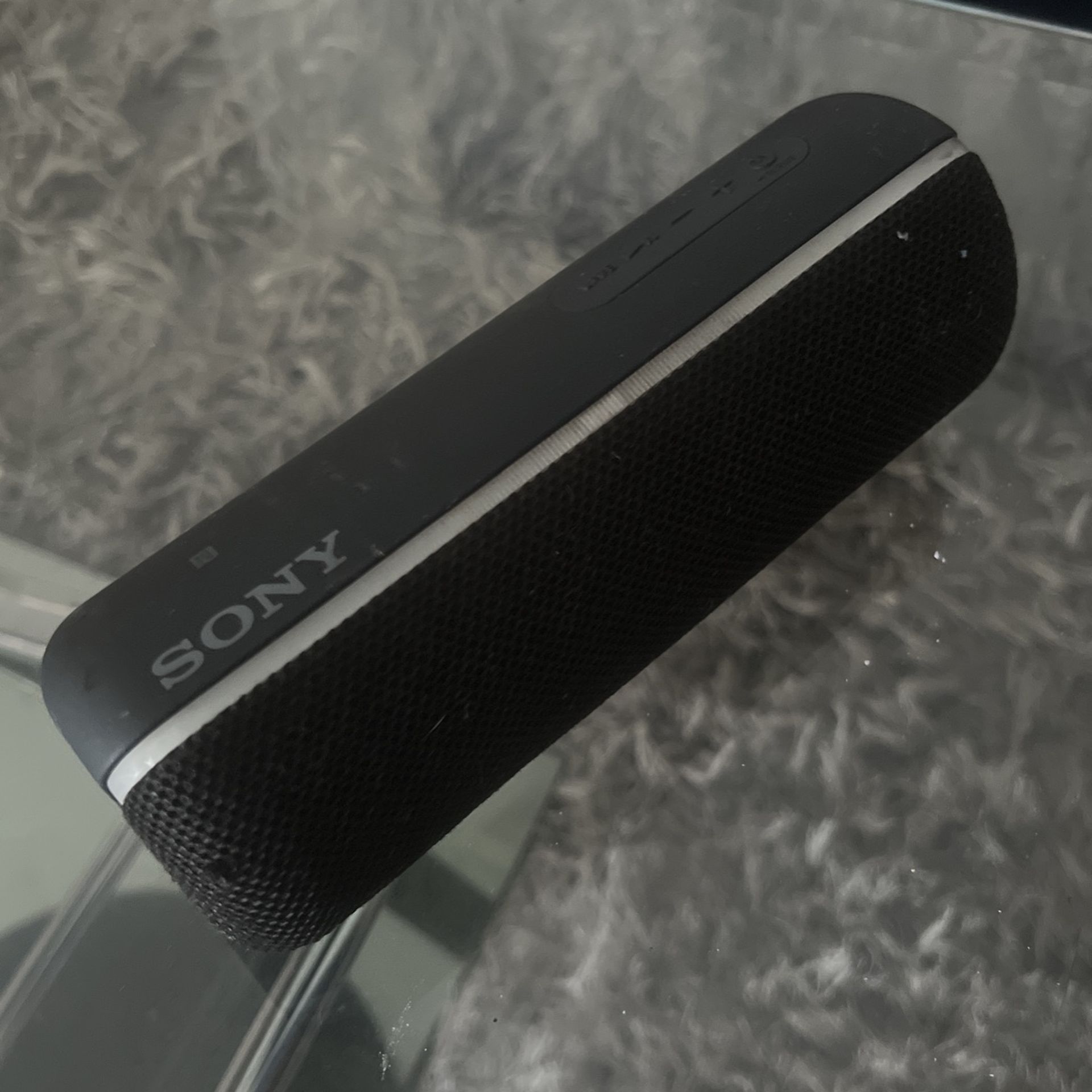 SONY SPEAKER (NO CHARGER)