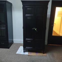 BLACK TRADITIONAL ARMOIRE