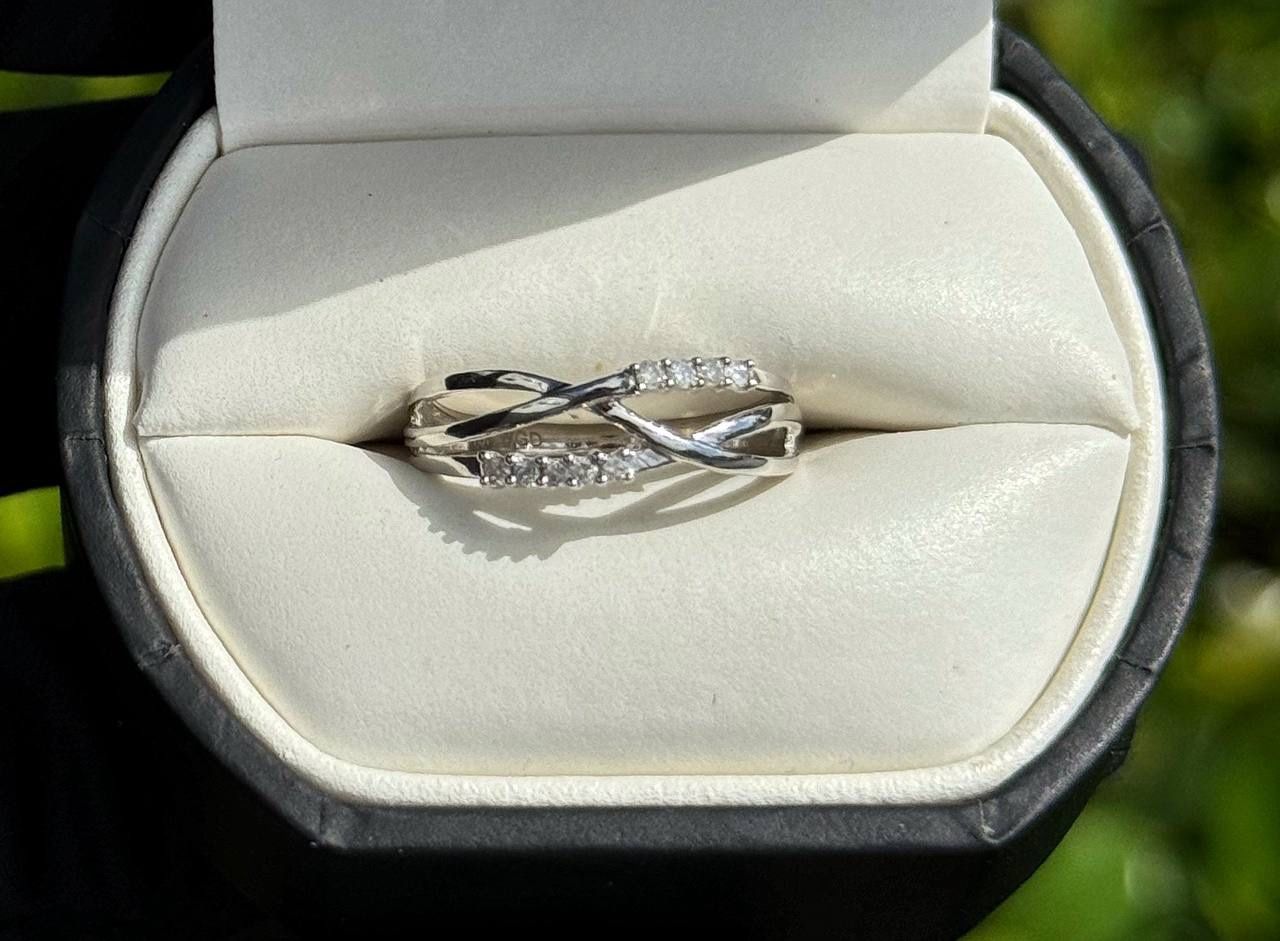 Jewelry 10k solid white gold diamonds 0.12CTW ring sz 7.00