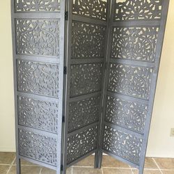 Tri-fold Wooden Room Divider. 