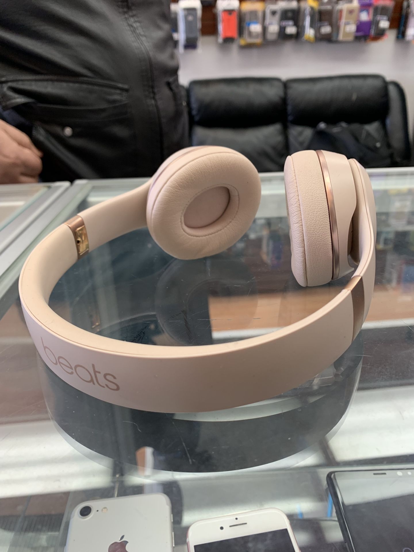 Beats solo 3 wireless headphone gold