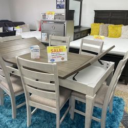 Super Nice Table With 6 Chairs And Storage