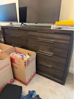 Dresser perfect as new