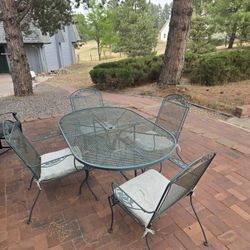 Outdoor Wrought Iron Table With Four Chairs