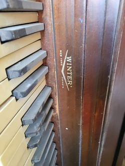 Moms Old Winter Piano