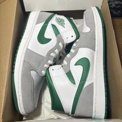Air Jordan 1 Mid SE Pine Green Smoke Grey 2021