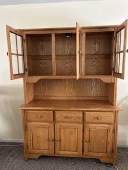  Gorgeous Solid Oak Buffet With Hutch