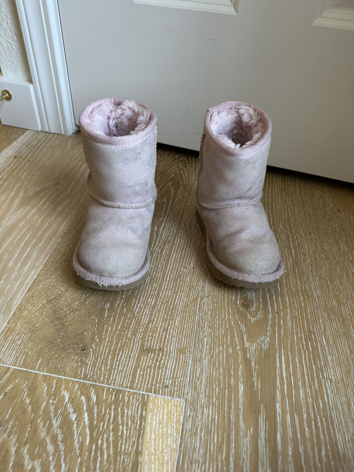 UGG girls size 9 pink with silver sparkle 