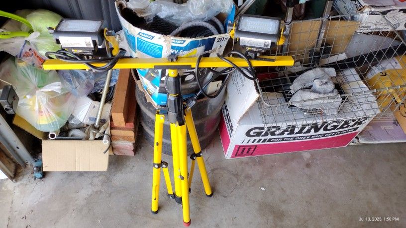 LED Tripod Light