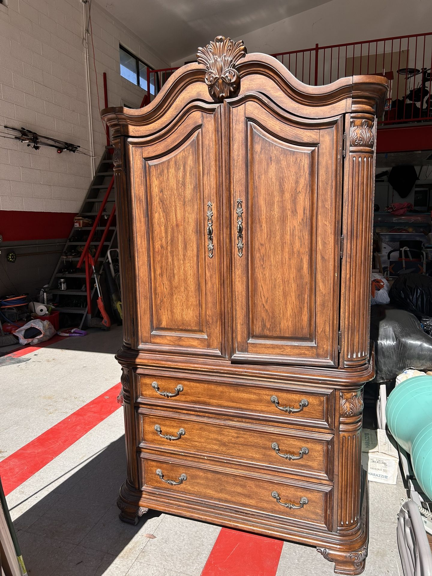 Dresser armoire