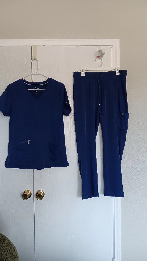 Beyond Scrubs Harmony Collection Scrubs Set