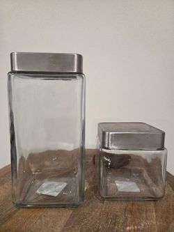 2 airtight containers