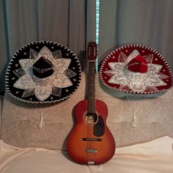 Acoustic Guitar/ 2 Sombreros