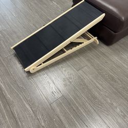 $30 (41” Long X 14” Wide X 14-25” Tall) Indoor Dog Ramp / Wooden Free And Carpet
