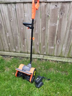 Chargeable snowthrower