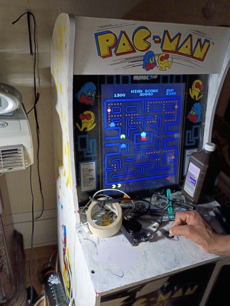 THROWBACK ANTIQUE PAC MAN