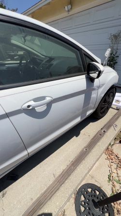 2014-2019 ford fiesta passenger front right door
