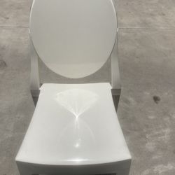 24 Sillas Resin Oval Chair $20 Each 