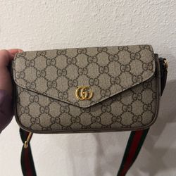 Gucci cross body purse