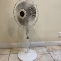 Holmes Electric Fan , 3 Speed . Works Perfect . 